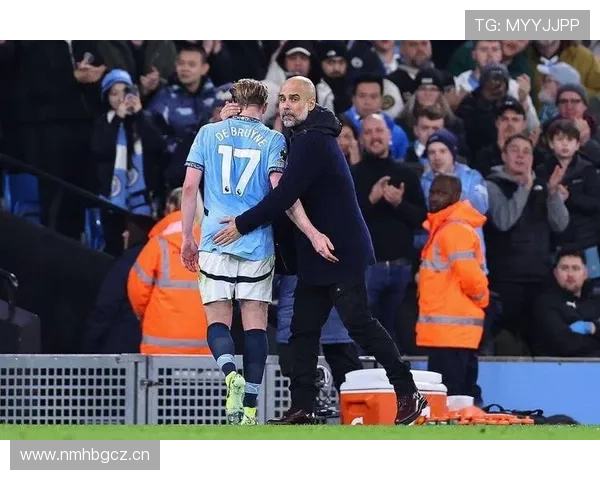 德布劳内 vs 哈维：时代中场的风格对比